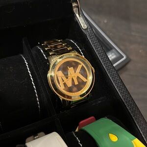 Michael Kors, golden tortoiseshell watch